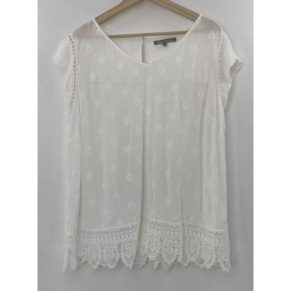 Daniel Rainn Plus Size White Embroidered Short Sleeve Tunic Blouse Size 2x Flaw